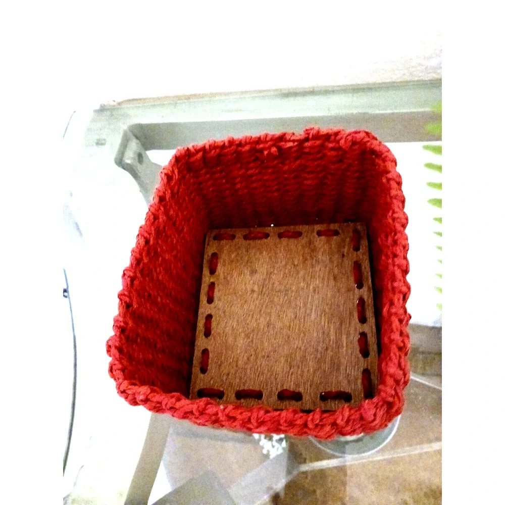 RED Basket WEAVED Square 6